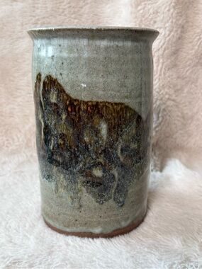 Hand Thrown Signed Stoneware Pottery Crock 7.5" High x 4.5" Round